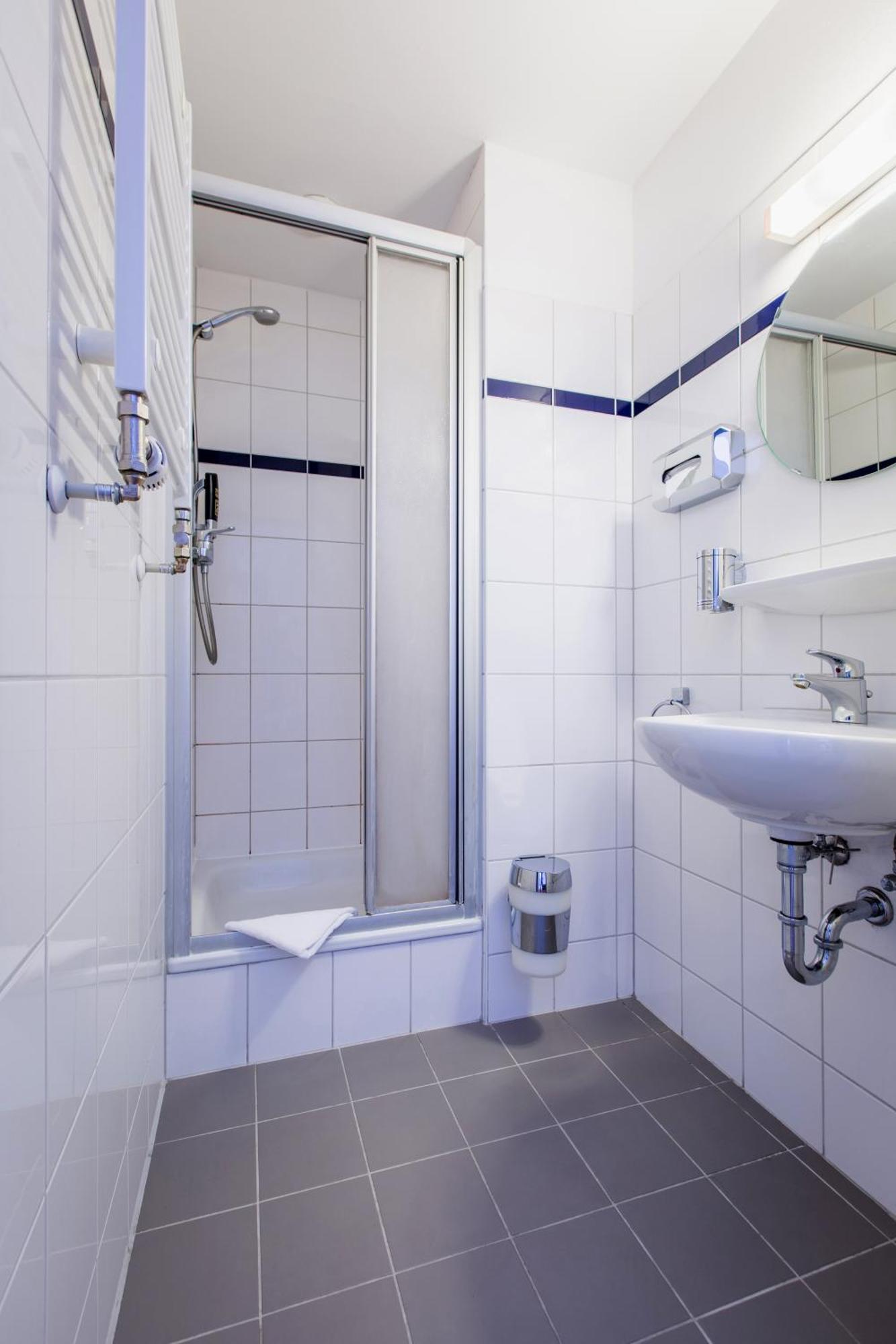 Bed in 6-Bed Dormitory Room,1025642107:JPEG